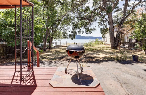 Clearlake House | Watefront Getaway w/Mtn Views & Dock in Clearlake