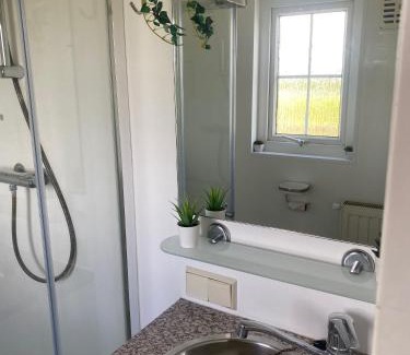 Grou Apartment | Water Chalet Grou nr 6 Recreationpark Yn'e Lijte evt met ligplaats boot