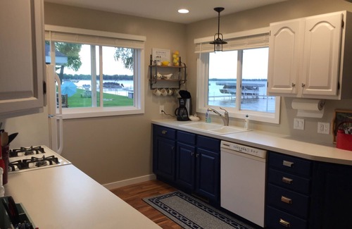 Houghton Lake Cottage | Water Front Family Cottage on the West Shore of the North Bay