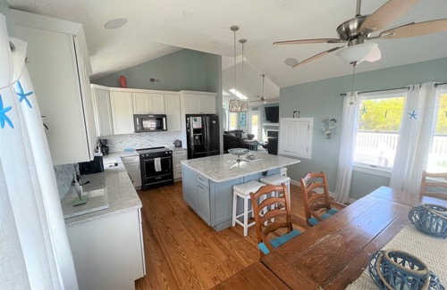 Nags Head House | Water Front Luxury, Fisherman/Boaters Dream - TIKI Bar, New Kitchen, Firepit.