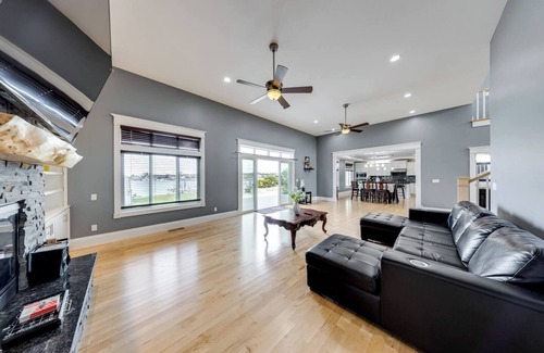 Ferndale House | WATER FRONT PROPERTY WITH PRIVATE BOAT DOCK