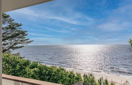 Villas House | Water Front Property with Customized Pool and Spa with private access to the Delaware Bay