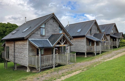 Mottistone Ski Chalet | Water Mill Vacations, Goldfinch