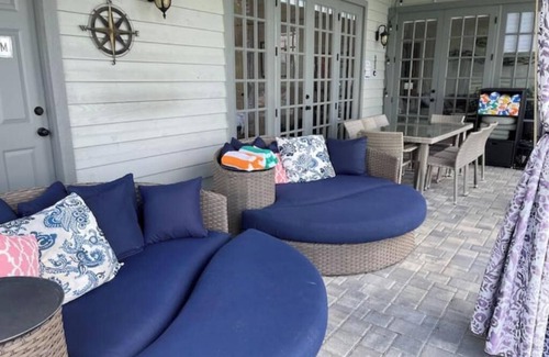 Dade City House | Water's Edge - a lakefront oasis. 10 peaceful, private acres w' stunning views.