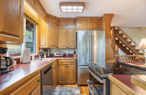Winchester Cabin | Water's Edge-Water Views, Dock/Slip, Hot Tub, Fire Pit, SUPs