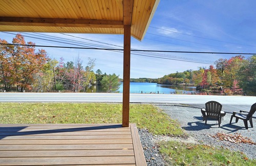 Georges Mills House | Water View 4br, 1 min to Lake Sunapee, w/Hot Tub!