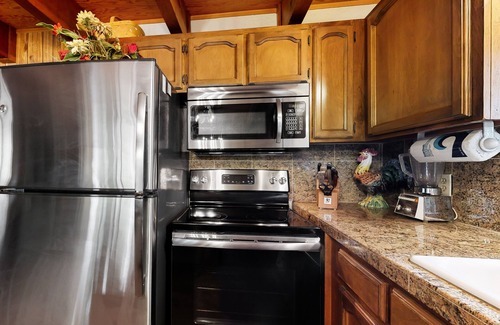 Groveland Cabin | Water-view cabin near 3 beaches & marina with pool, fireplace, decks, & grill