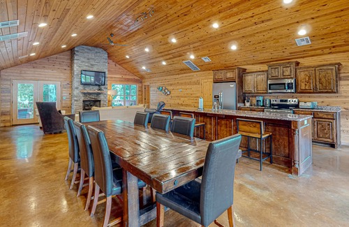 Maysville Cabin | Water-view cabin with deck, gas grill, Ping-Pong & pool tables