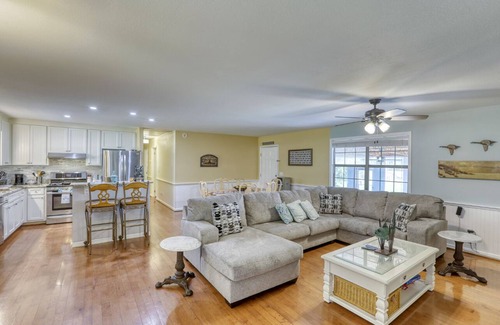 Donalsonville House | Water view,just at ten feet from backyard,kids can fish from the dock,bar&grill.