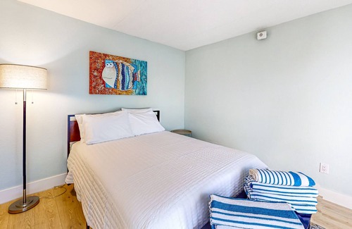 Isles of Capri Condo | Water-view Marco Island condo with firepit, grill, dock & W/D access