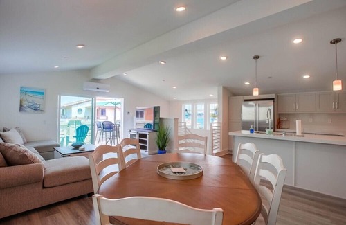Central Mission Beach House | Water View Penthouse just 1 House to Bay!