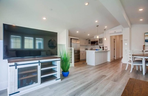 Central Mission Beach House | Water View Penthouse just 1 House to Bay!