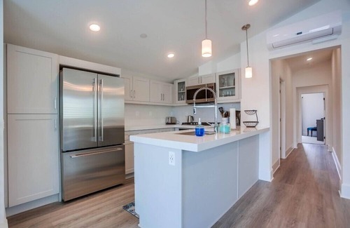Central Mission Beach House | Water View Penthouse just 1 House to Bay!