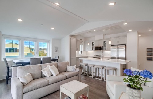Central Mission Beach House | Water View Penthouse just 1 House to Bay!