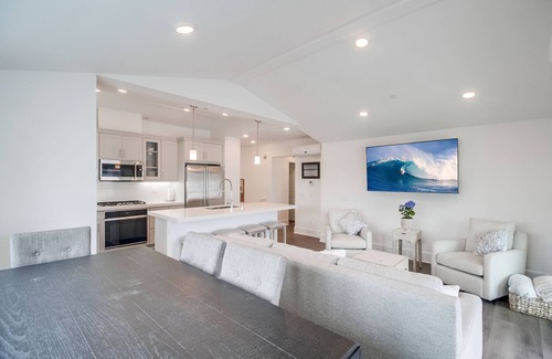 Central Mission Beach House | Water View Penthouse just 1 House to Bay!