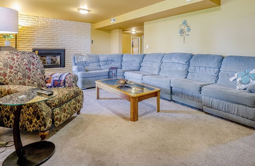 Lakeridge Apartment | Water-view retreat with deck, grill, paddleboards & bikes - dog-friendly