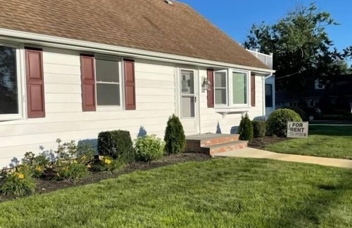 Spring Lake House | Water views. Updated June 2024. SUMMER 2025 4500 wk. WINTER 4200 mo