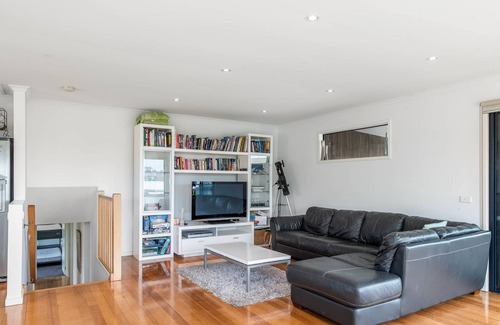 Ventnor House | Water views150m from safe beach, 2 STORY holiday house in Ventnor free WIFI