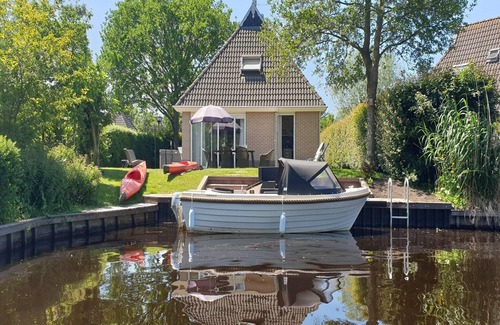 Eernewoude House | Water villa with outdoor spa, jetty