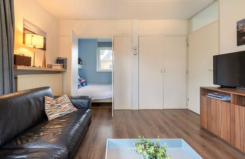 Eernewoude House | Water villa with outdoor spa, jetty