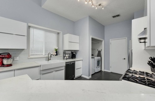 Wells Branch House | Water Well Wonder|Near Apple & Domain|Pet Friendly