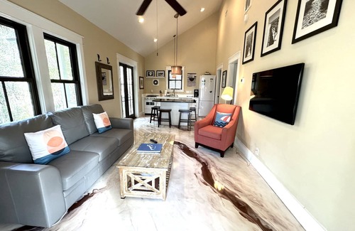Watercolor House | WaterColor "Yum" |1 BR | Sleeps 4| Camp District |2 Bikes