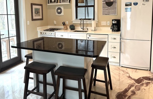 Watercolor House | WaterColor "Yum" |1 BR | Sleeps 4| Camp District |2 Bikes