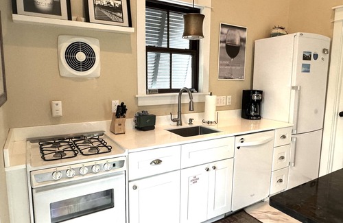 Watercolor House | WaterColor "Yum" |1 BR | Sleeps 4| Camp District |2 Bikes