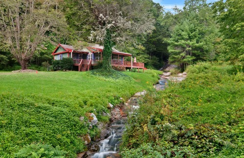 Hendersonville Cabin | Waterfall Cabin, Hot Tub, WiFi, Fireplace & Fire Pit, Fenced Yard, Pets ok.
