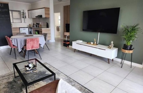 Greater Johannesburg Metropolitan Area Apartment | Waterfall City 5min to MallofAfrica BackupPower