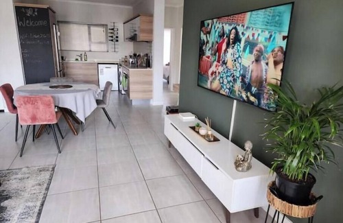 Greater Johannesburg Metropolitan Area Apartment | Waterfall City 5min to MallofAfrica BackupPower