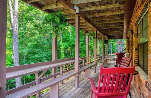 Wiley Apartment | Waterfall Retreat Room 4-Pet Friendly-Hiking and Snow Tubing Nearby