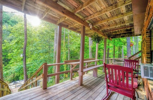 Wiley Apartment | Waterfall Retreat Room 4-Pet Friendly-Hiking and Snow Tubing Nearby