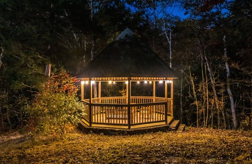 Nancy House | Waterfalls, fishing pond, lake view, vast property