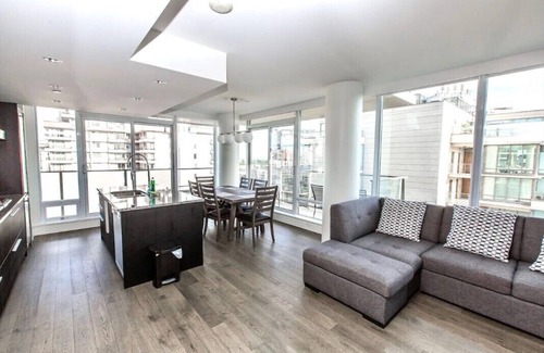 Downtown Victoria Hotel | Waterfalls Hotel in Downtown With Stunning Views!