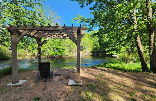 Lunenburg County House | Waterfont close to town and walking trails with country feel