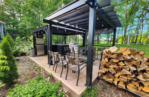 Lunenburg County House | Waterfont close to town and walking trails with country feel
