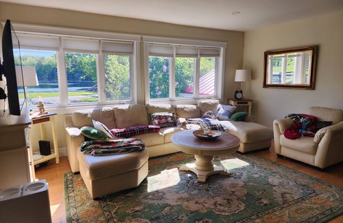 Lunenburg County House | Waterfont close to town and walking trails with country feel