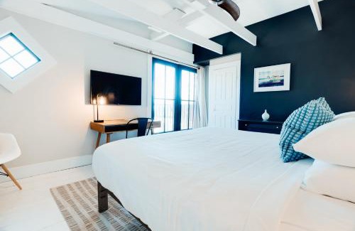 Commercial Street Hotel | Waterford Inn Provincetown