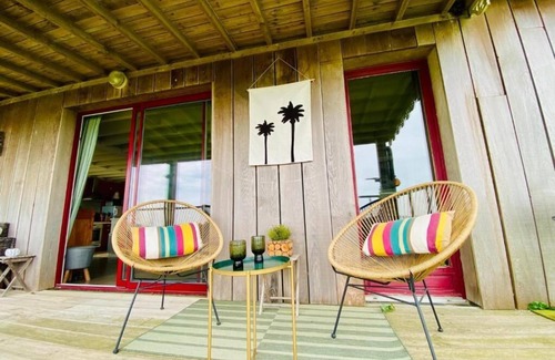 Cricqueboeuf House | Waterfowl with their feet in the water