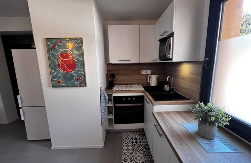Pianotolli-Caldarello Apartment | Waterfront luxury apartment