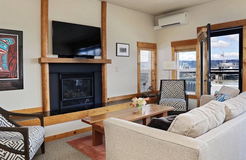 Langley Condo | Waterfront 1 bedroom condo - private deck offering spectacular views