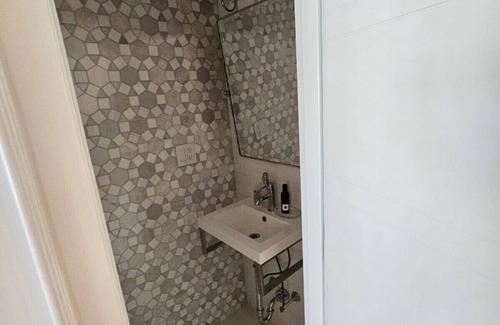Queens House | Waterfront 1-Bedroom with AC, WiFi in Queens close to JFK and LaGuardia Airportn
