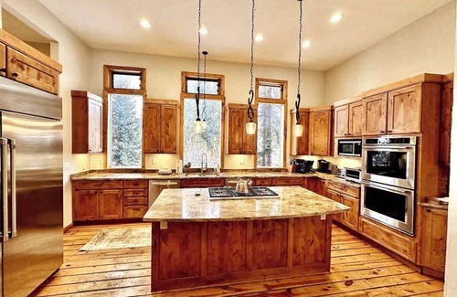Breckenridge House | Waterfront, 10min>Ski, Spa, Game Rm, 3 car heat gr