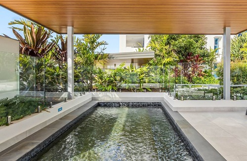 Bokarina Apartment | Waterfront 2-Bed Oasis - Pool, Steam, Jacuzzi, Gym
