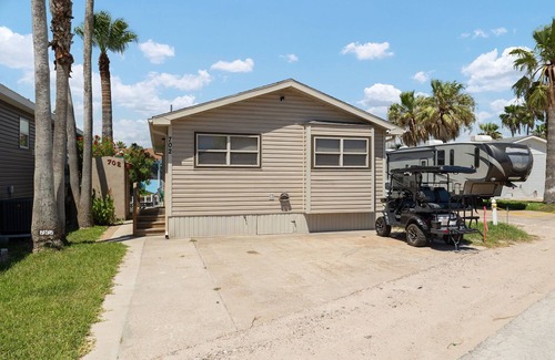 Port Isabel Cottage | Waterfront 2 Bedroom 3 Beds Cottage