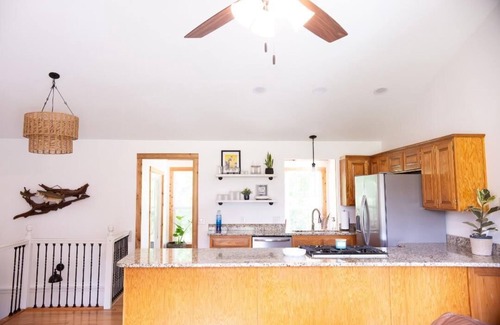 Noel House | Waterfront 2-bedroom house in Noel on the Elk River