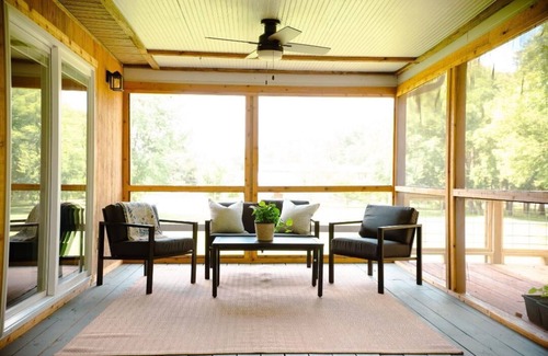 Noel House | Waterfront 2-bedroom house in Noel on the Elk River