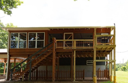 Noel House | Waterfront 2-bedroom house in Noel on the Elk River