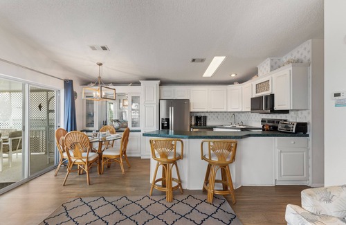 Cudjoe Key House | Waterfront 2BR/2BA with 35' Dock, Bikes & Kayaks – Island Breeze Keys Escape